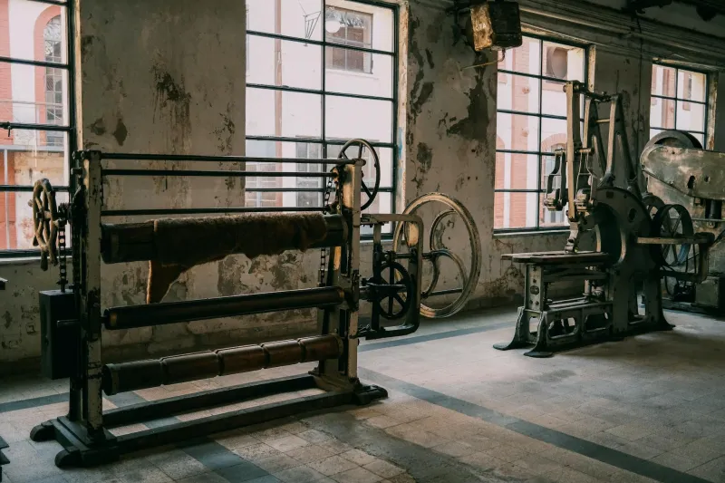 How a Factory Worker's Folding Machine Quietly Liberated America's Housewives